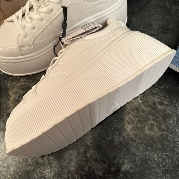 Zara Platform Sneakers - Picture 2 of 3
